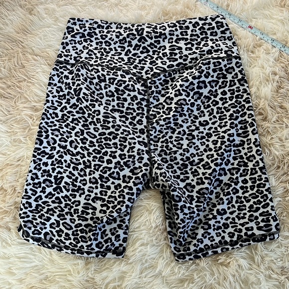 Medium leopard print biker shorts - Picture 4 of 4